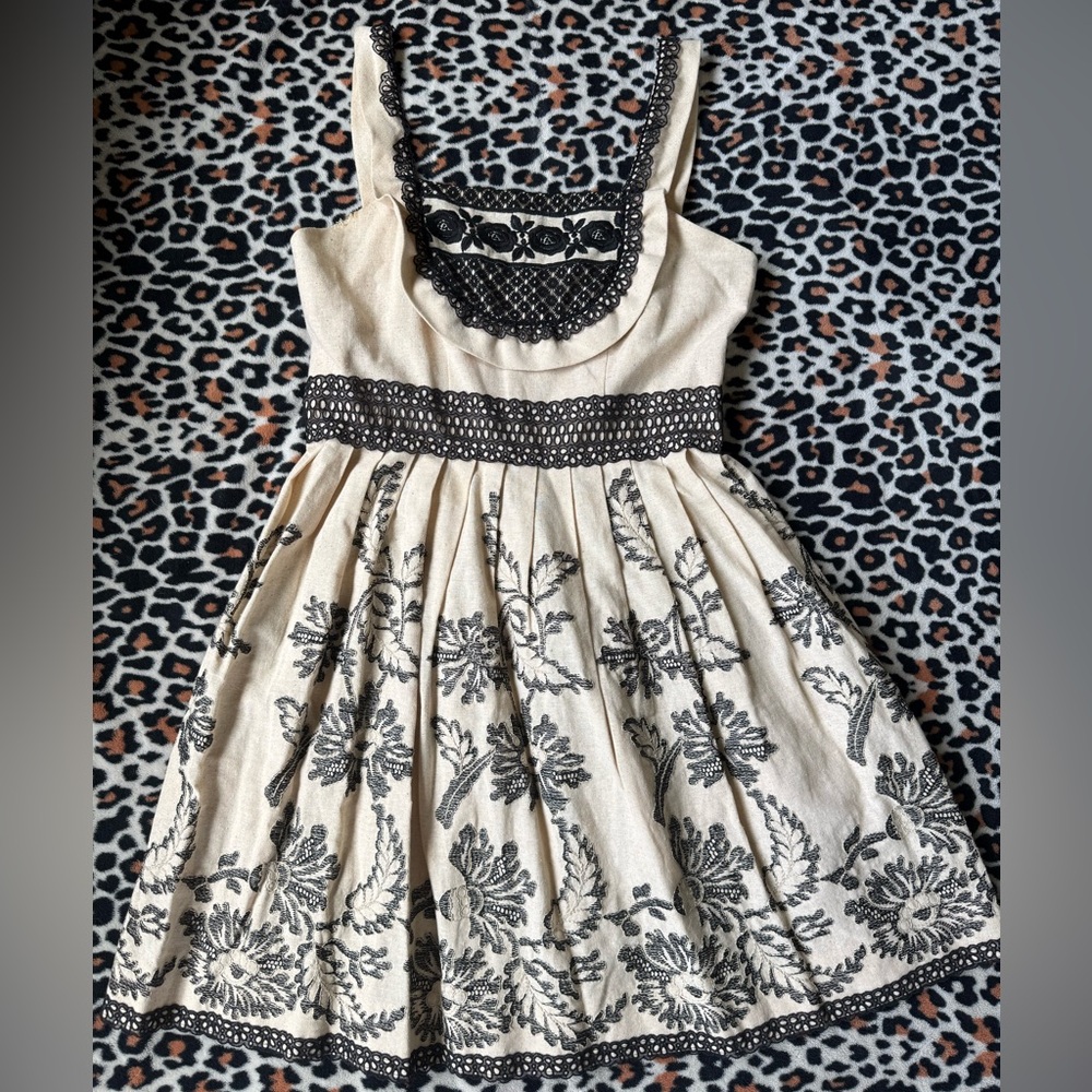 Anna Sui linen embroidered dress. One gray on the armpit (as photographed)